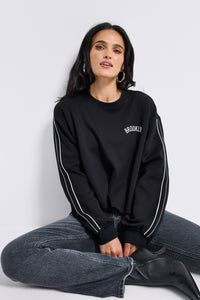 Nets Piping Crop Crew in Black