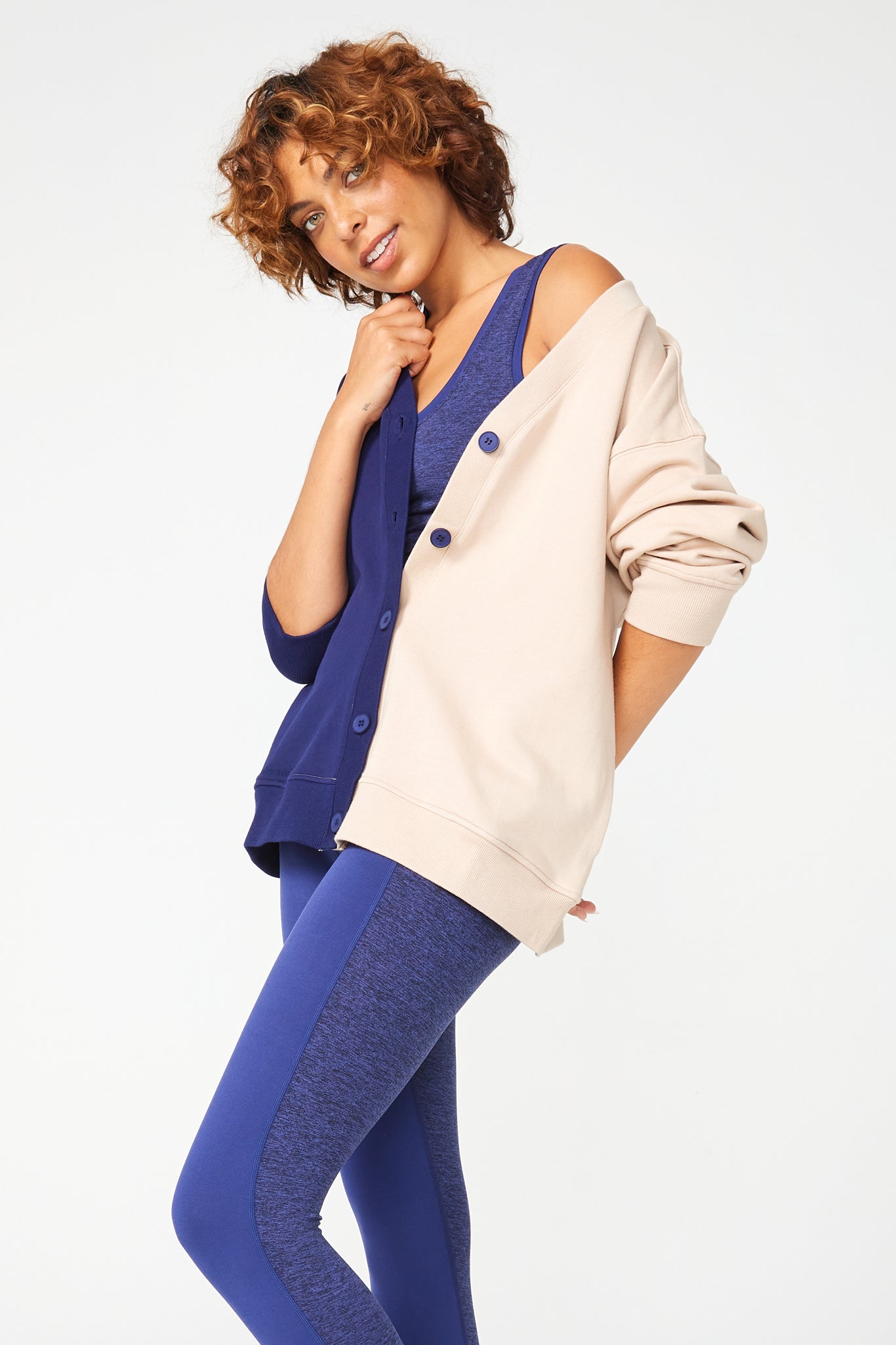 Chili Cardigan in Oat Milk and Navy –