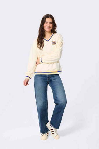New York Knicks Logo V-Neck Sweatshirt in Sugar Swizzle
