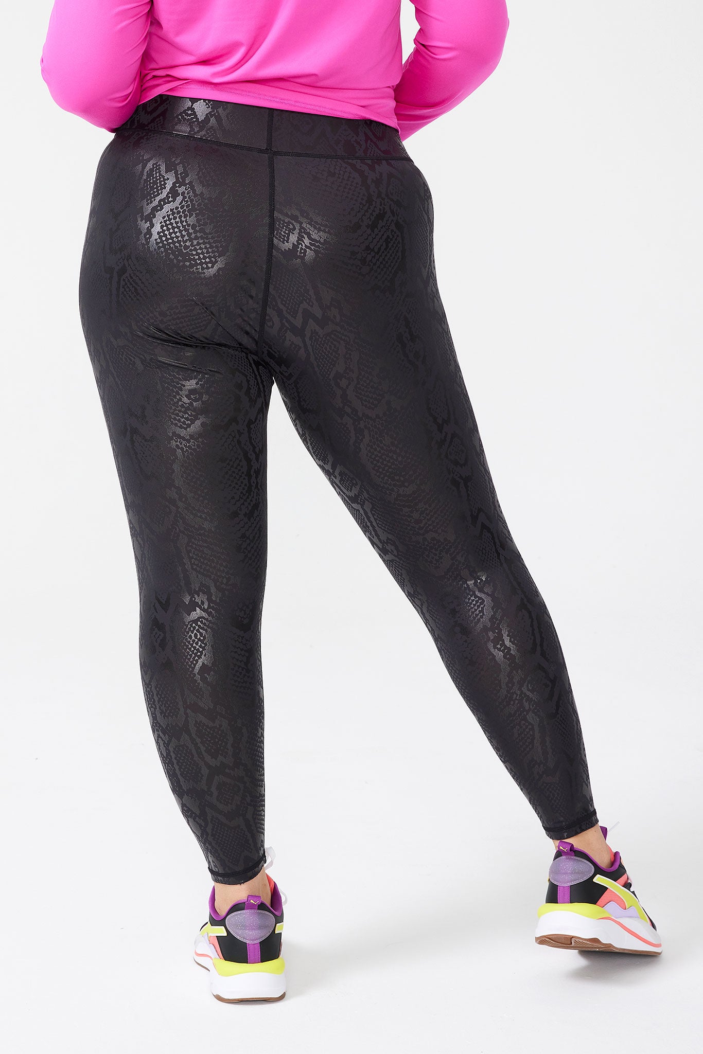 Carbon 38 Reptile Shine High Rise Leggings in Black Size S