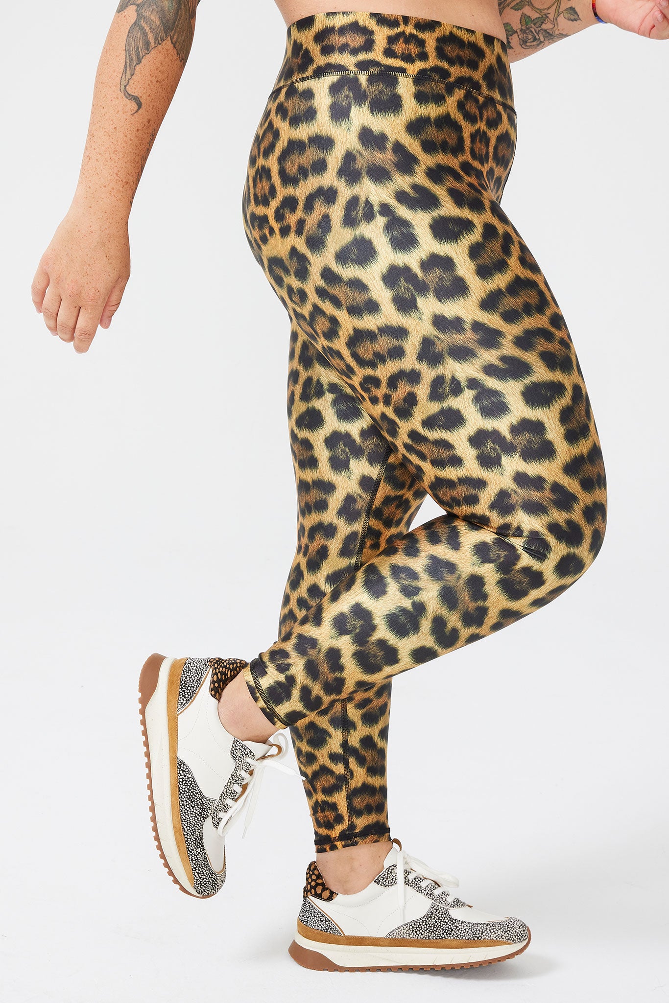 Colourful leopard leggings for a woman. The coolest